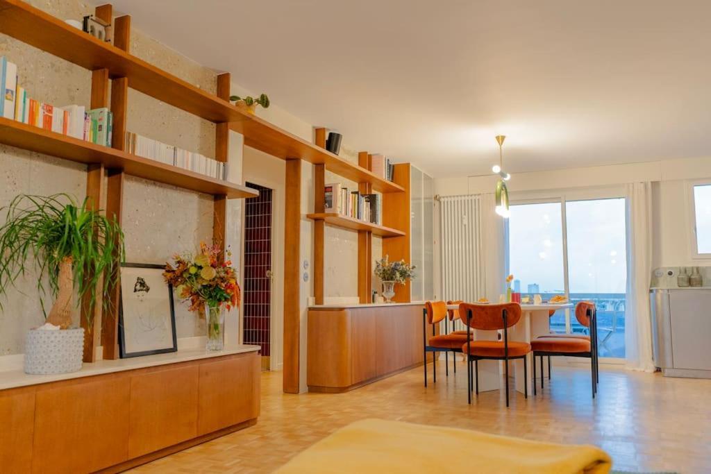 Montmartre Penthouse With Stunning Sacre-coeur View * Parijs