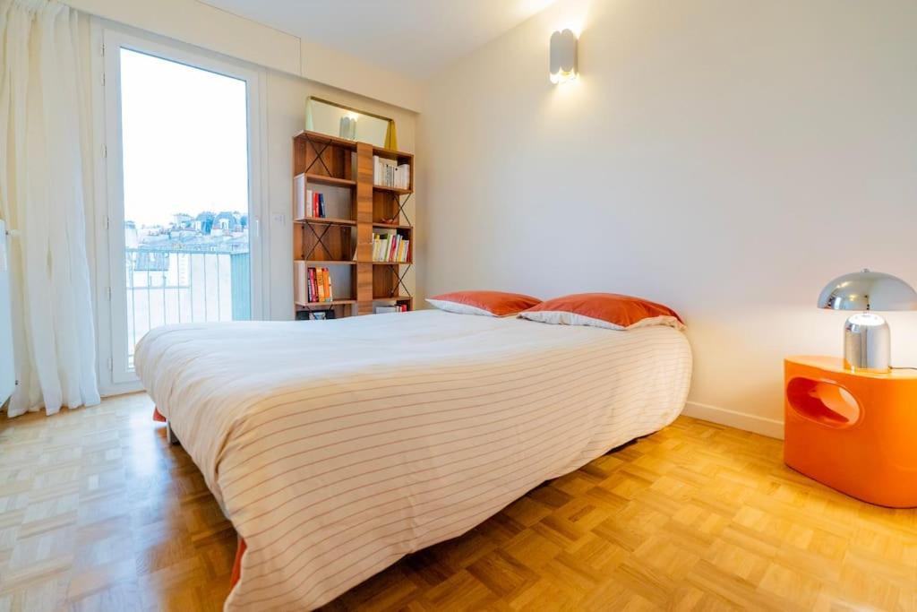 Appartement Montmartre Penthouse With Stunning Sacre-coeur View Parijs