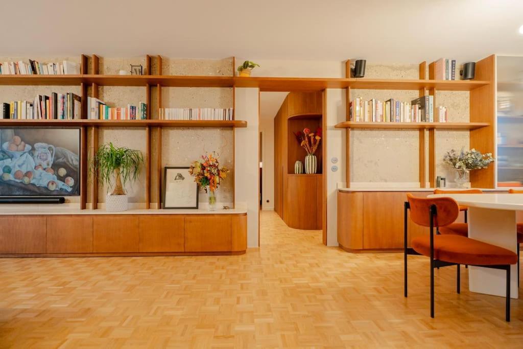 Montmartre Penthouse With Stunning Sacre-coeur View Parijs