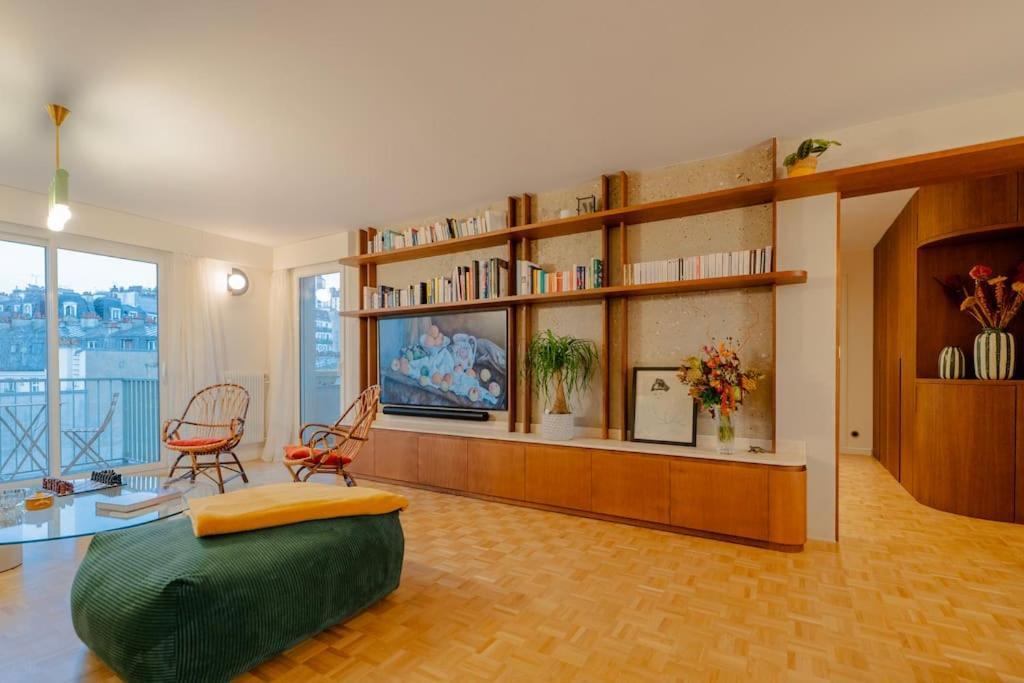 Montmartre Penthouse With Stunning Sacre-coeur View Parijs