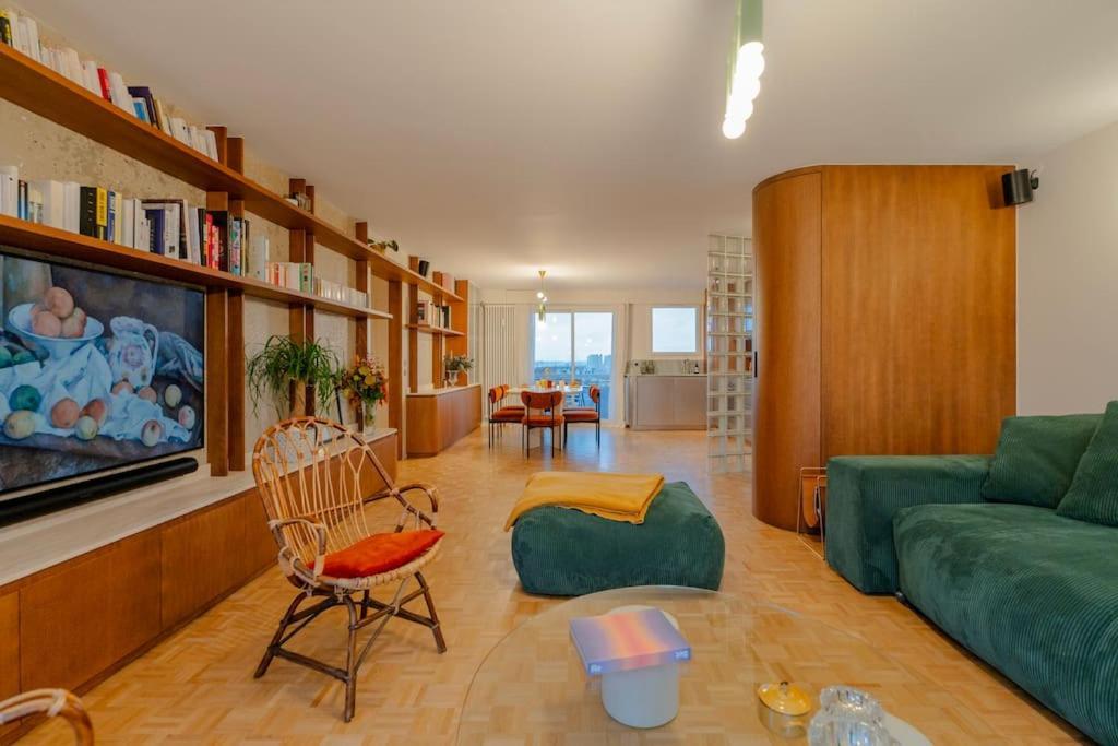 Montmartre Penthouse With Stunning Sacre-coeur View * Parijs